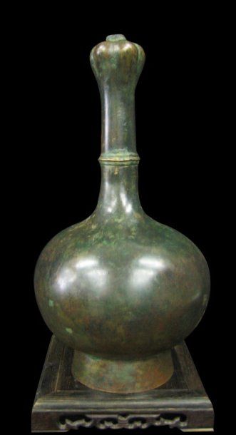 Vase « Ping » au col en forme de gousse d'ail....