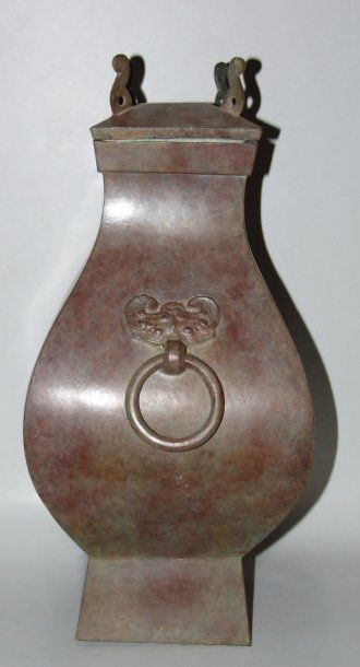 Vase « Fang » de forme balustre à section...