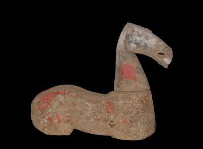 Cheval sans jambe, et à la tête amovible....