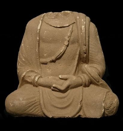 Corps acéphale de Bodhisattva. En stuc. H...