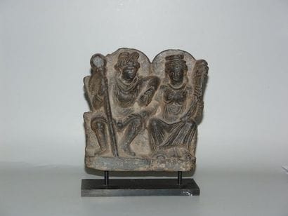 Bas relief représentant le couple tutélaire...