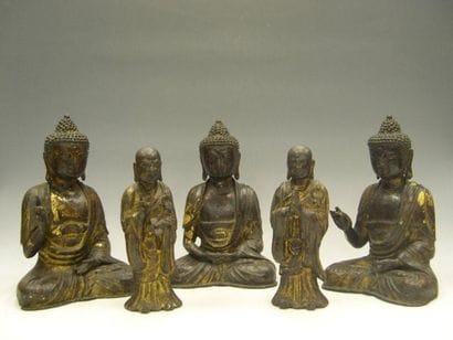 Ensemble composé de trois Bouddha et deux...