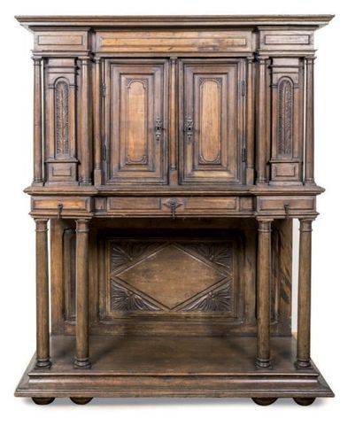 Dressoir en chêne ouvrant à deux portes et...