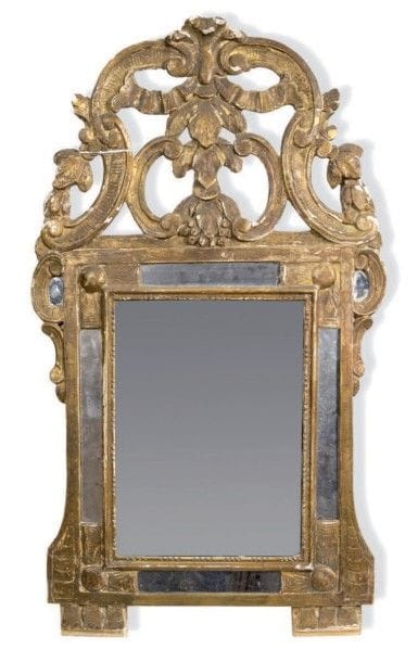 Miroir en bois sculpté et doré à parcloses...