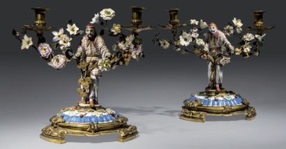 Paire de candelabres à deux bras de lumière,...