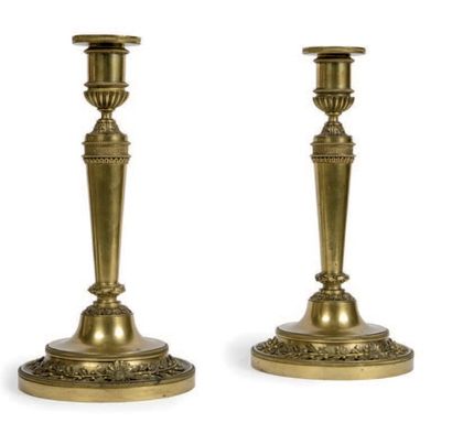 Paire de flambeaux en bronze ciselé et doré...