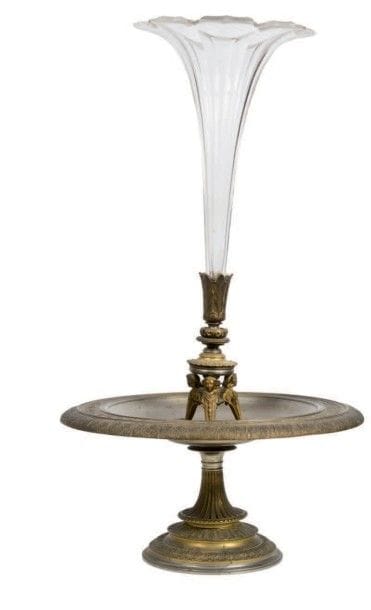 Coupe en bronze ciselé et doré à décor de...