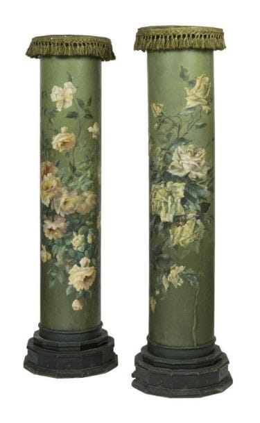 Paire de colonnes en terre cuite à décor...