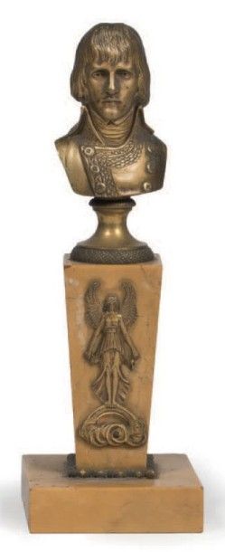 Buste du général Bonaparte en bronze à patine...