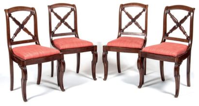 Suite de quatre chaises en acajou et placage...