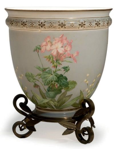 BACCARAT
Vase en opaline de forme ovoïde...