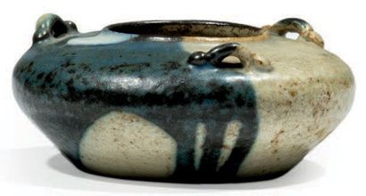 Paul JEANNENEY (1861-1920)
Petit vase à anses...