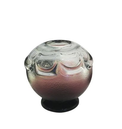 SCHNEIDER

Vase à décor gravé à l'acide.
Signé...