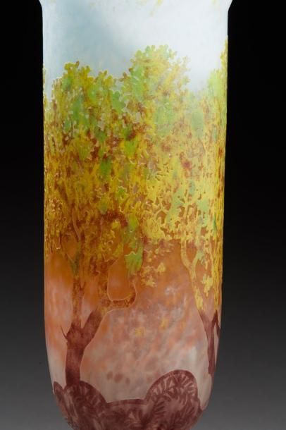 DAUM Nancy

«Arbres jaunes»
Vase cylindrique...