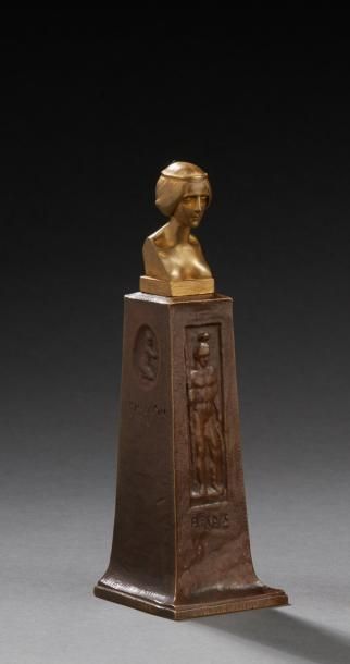 GUSTAV GURSCHNER (1873-1976)

Cachet en bronze...