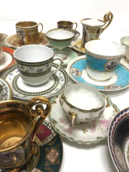 Collection de 120 tasses