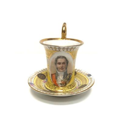 Collection de 120 tasses
