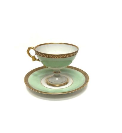 Collection de 120 tasses