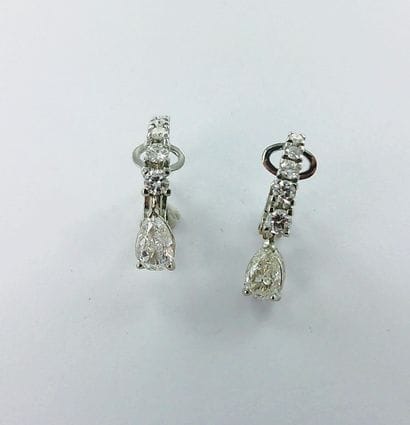 Paire de pendants d'oreilles or gris 750...