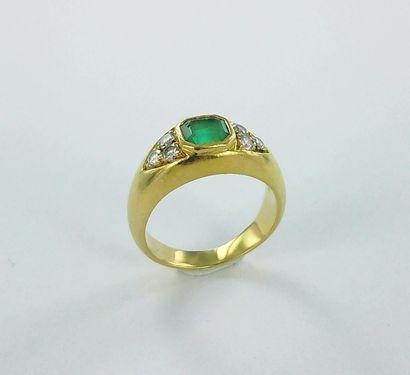 A 750 gold ring set in the center with a...
