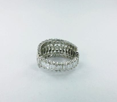 Bague or gris 750 millièmes sertie de diamants,...