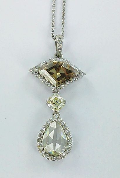 Pendentif or gris 750 millièmes serti d'un...