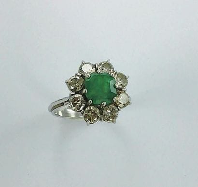 Bague or gris 750 millièmes sertie d'une...