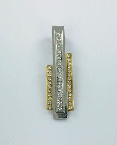 Pendentif deux ors 750 millièmes serti de...