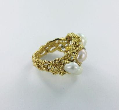 GILBERT ALBERT.
750-th gold ring set with...