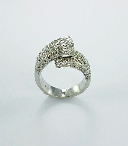 Bague or gris 750 millièmes sertie d'un pavage...