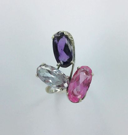 Bague or gris 750 millièmes sertie de deux...
