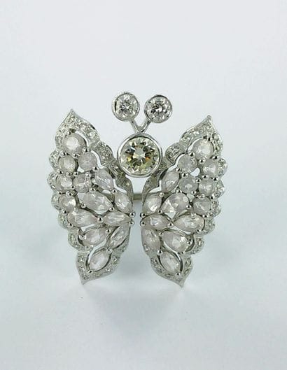 Bague Papillon or gris 750 millièmes sertie...