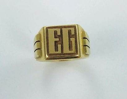 750-thousandths gold signet ring marked 