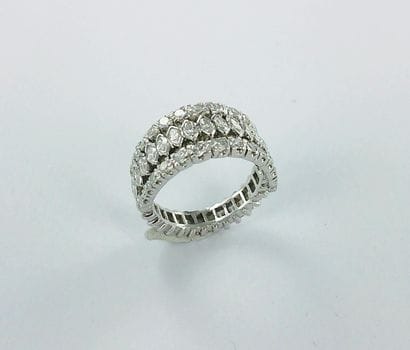 Bague or gris 750 millièmes sertie de diamants,...
