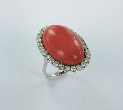 Bague or gris 750 millièmes sertie d'un important...