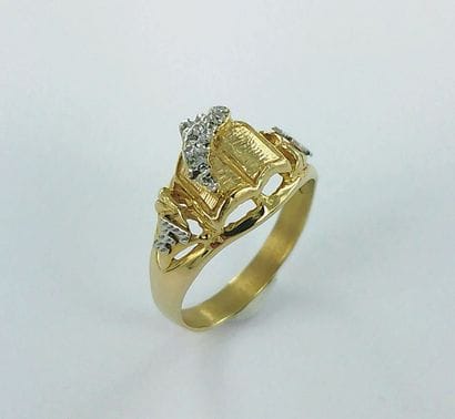 585 thousandths gold ring set with brilliants...