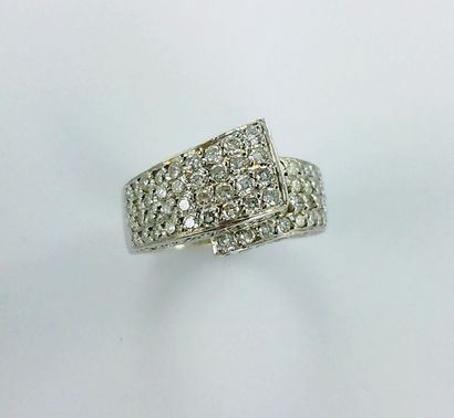 Bague or gris 750 millièmes sertie d'un pavage...