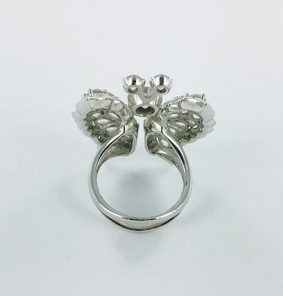 Bague Papillon or gris 750 millièmes sertie...