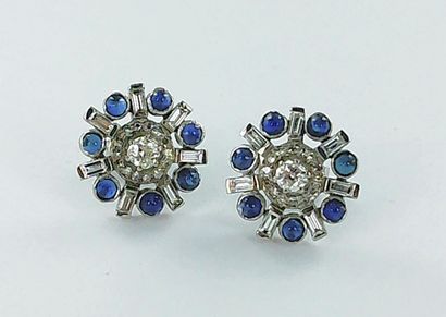 Paire de boucles d'oreilles or gris 750 millièmes...