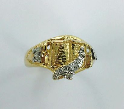 585 thousandths gold ring set with brilliants...