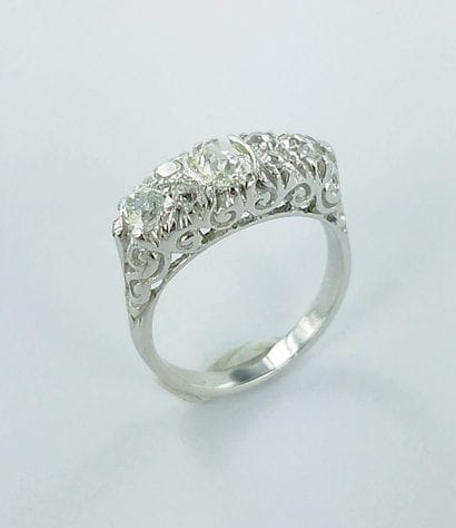 750-th white gold ring set with diamonds...