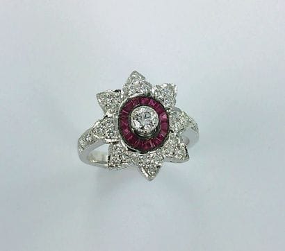 750 white gold Marguerite ring set with diamonds...