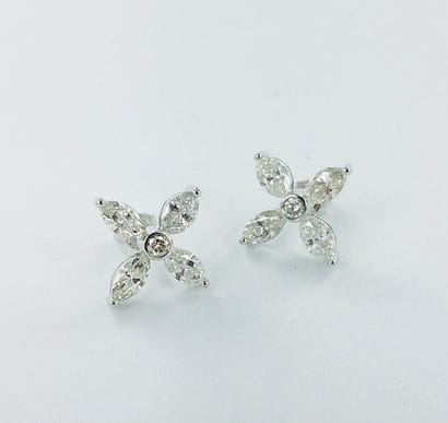 Paire de boucles d'oreilles or gris 750 millièmes...
