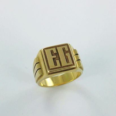 750-thousandths gold signet ring marked 
