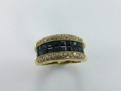 750-th gold ring set with calibrated sapphires...