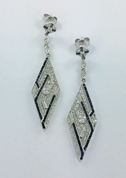 Paire de pendants d'oreilles or gris en forme...