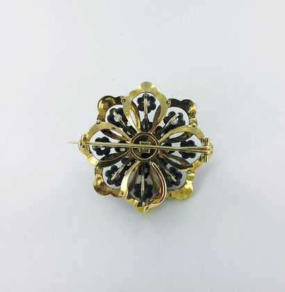 375-th gold brooch set with enamel and roses.
Gross...