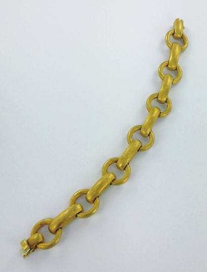 750-thousandth brushed gold link bracelet.
Weight:...