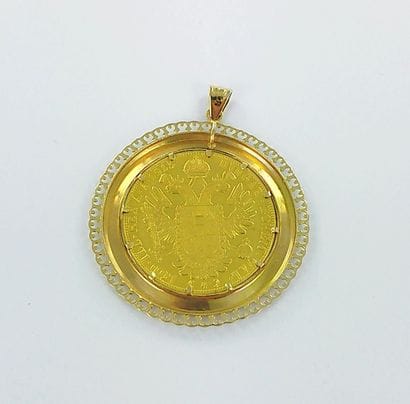 Large round 750-thousandths gold pendant...