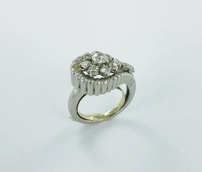 Platinum ring set with diamonds (approximately...